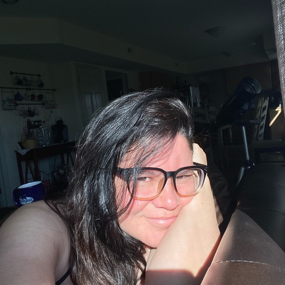 Meet your Posher, Cynthia - Picture 7 of 7